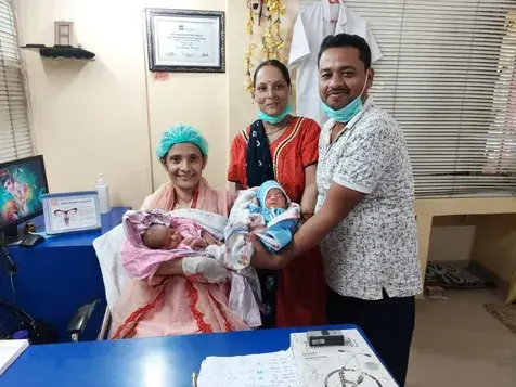 Dr. Rashmi Prasad with new IVF patient at Diwya Vatsalya Mamta IVF Centre